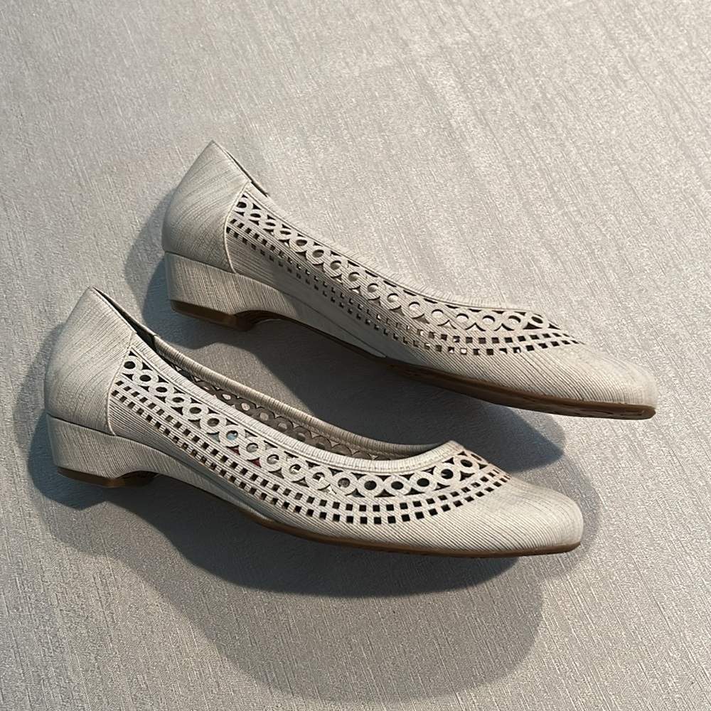 Ros Hommerson ‘Tina’ Flat Slip On Shoes w/ Hole Amazing quality Size 8 Like new - Picture 4 of 15